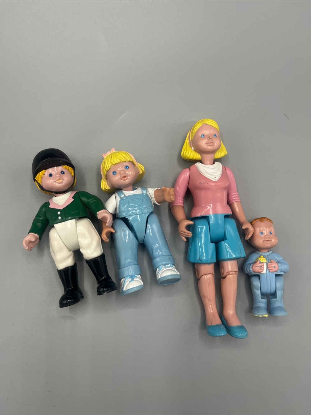 Vintage Fisher Price Baby Boy Girl Mom  Loving Family Dream Dollhouse Figures